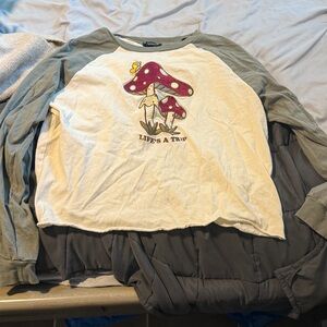 Forever 21 Cream and Gray Crew Neck Top